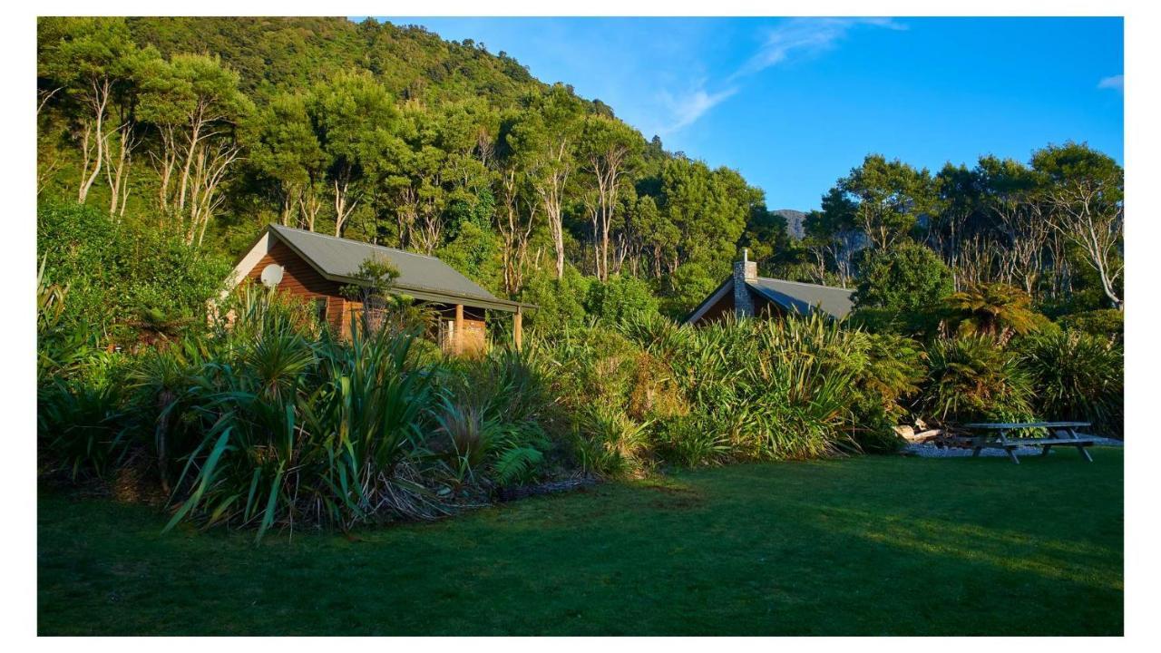 Paparoa Beach Hideaway With Hot Tub Barrytown Exterior foto