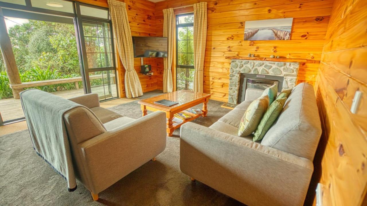 Paparoa Beach Hideaway With Hot Tub Barrytown Exterior foto