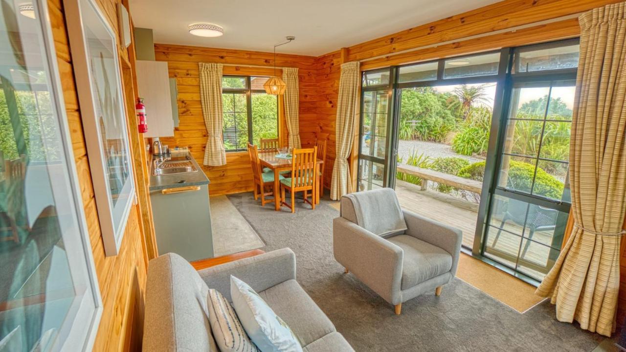 Paparoa Beach Hideaway With Hot Tub Barrytown Exterior foto