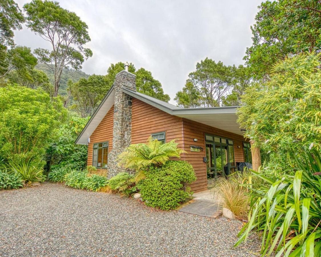 Paparoa Beach Hideaway With Hot Tub Barrytown Exterior foto