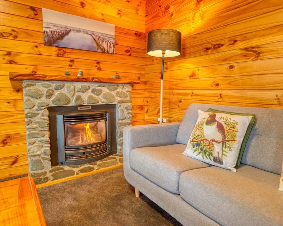 Paparoa Beach Hideaway With Hot Tub Barrytown Exterior foto