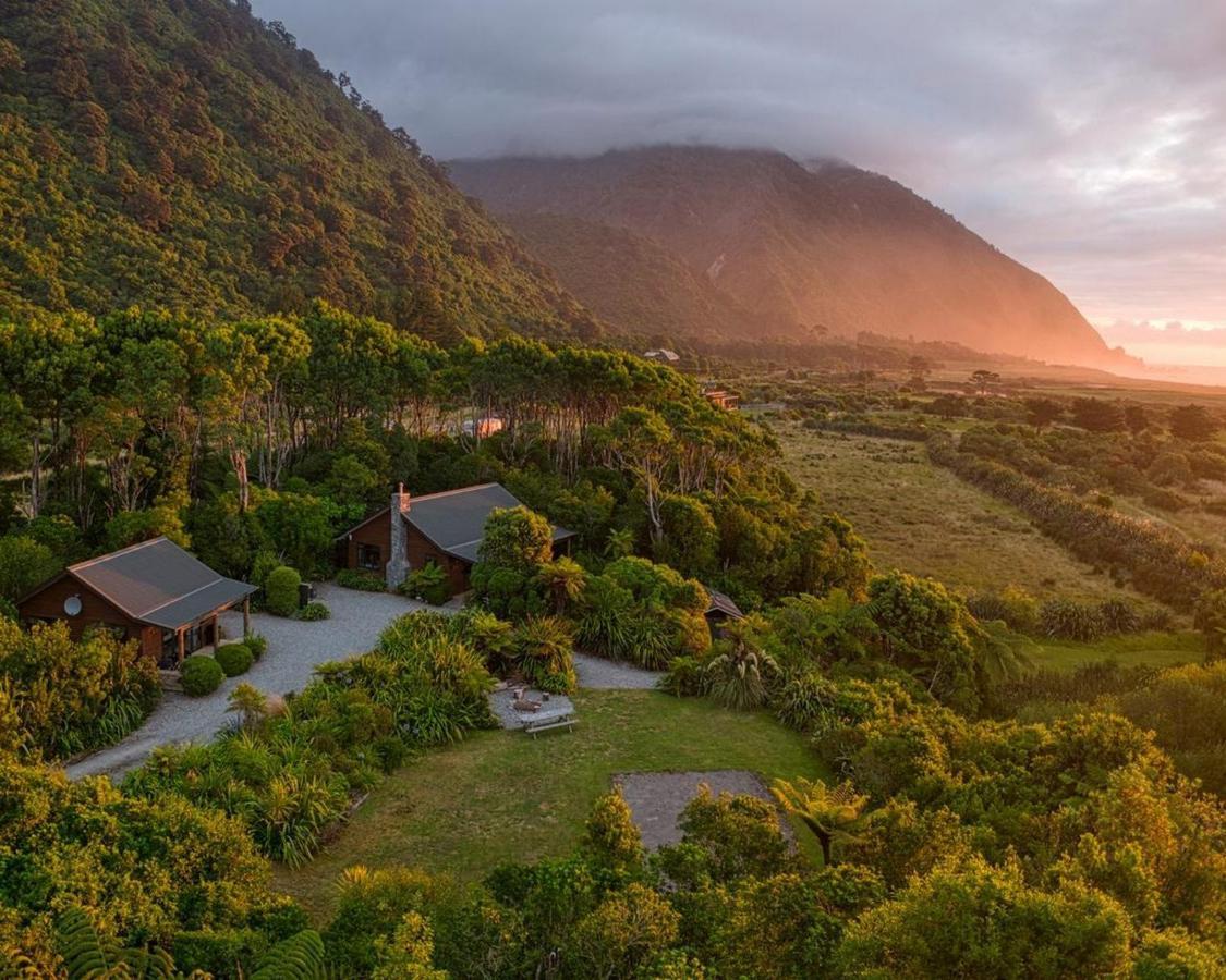 Paparoa Beach Hideaway With Hot Tub Barrytown Exterior foto